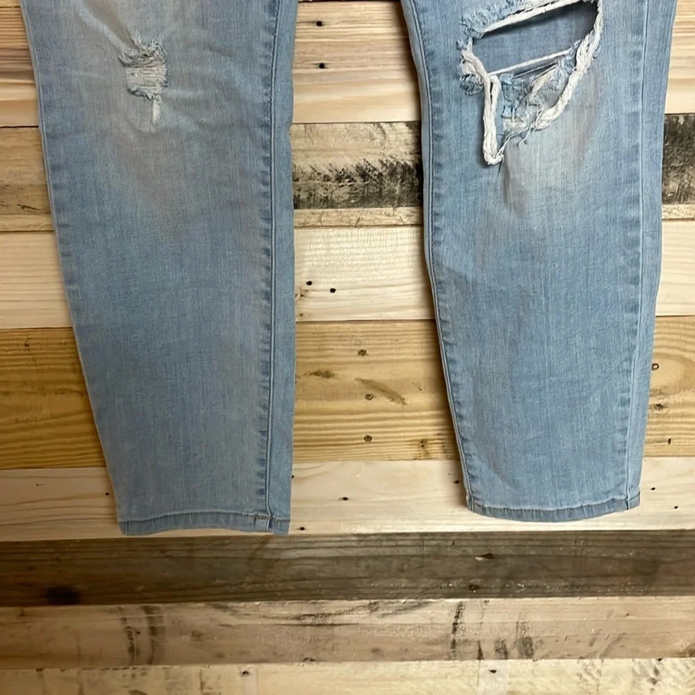 Studio Blue size 32 light wash super stretchy distressed straight leg jeans